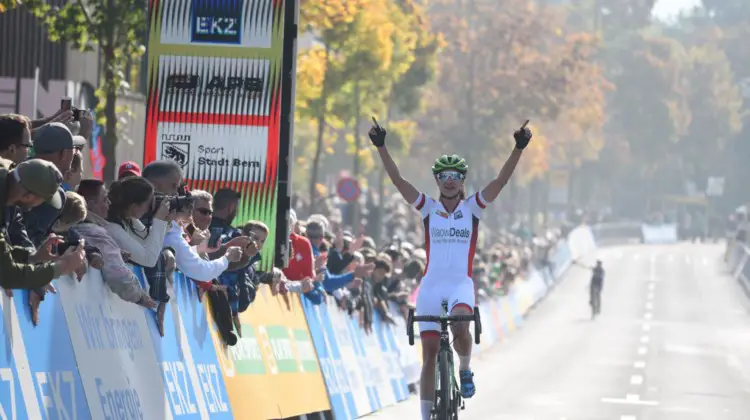 Marianne Vos won her second World Cup of 2018/19 in Bern. 2018 World Cup Bern. © E. Hausmesser / Cyclocross Magazine