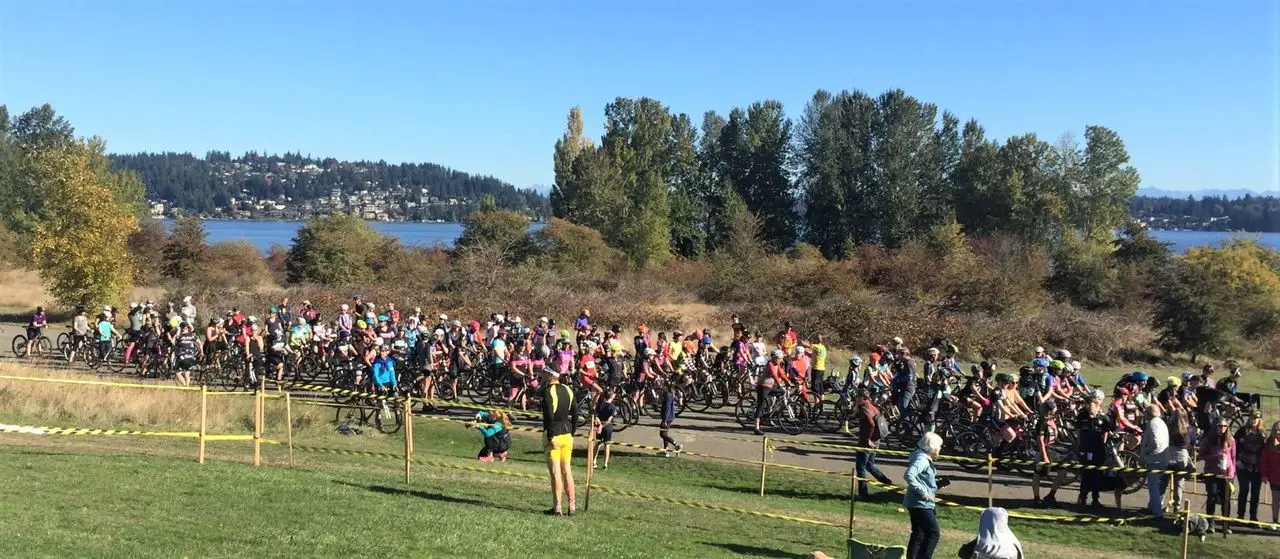 A huge field of women showed up to race over the weekend. 2018 MFG Cyclocross #4, Magnuson Park. © Robert Milligan