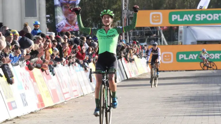 Marianne Vos celebrates her win at Ruddervoorde. 2018 Superprestige Ruddervoorde. © B. Hazen / Cyclocross Magazine