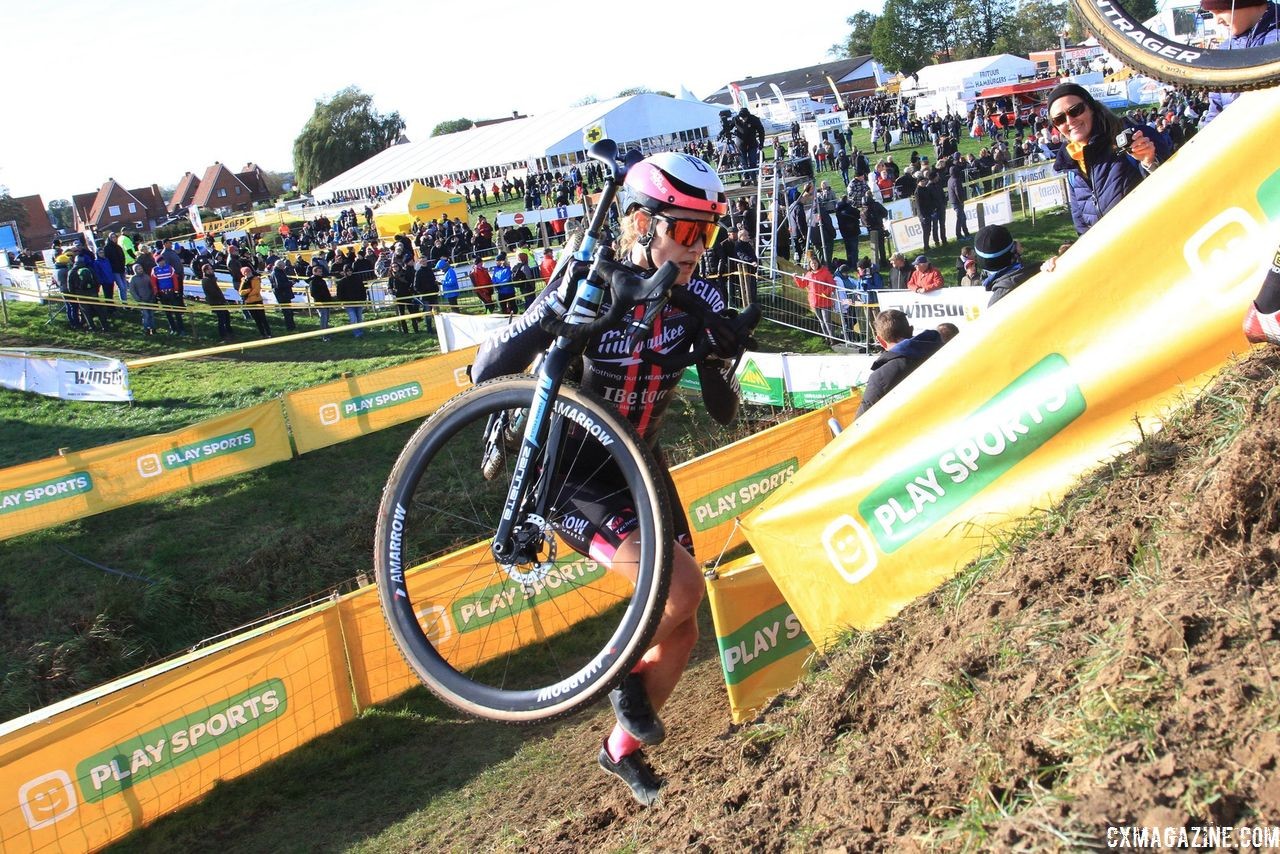 Elle Anderson summits the run-up. 2018 Superprestige Ruddervoorde. © B. Hazen / Cyclocross Magazine