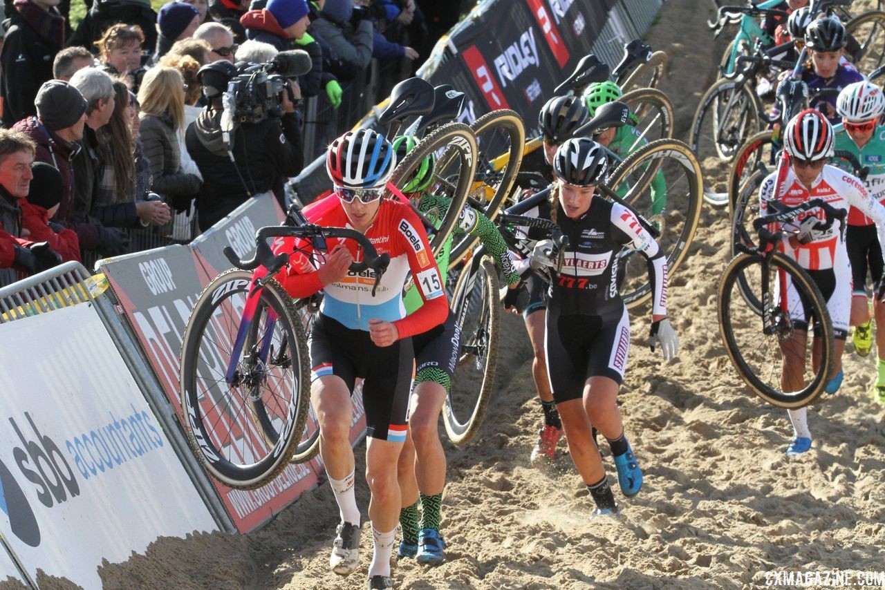 Majerus leads a big group through the sand in the first lap. 2018 Superprestige Ruddervoorde. © B. Hazen / Cyclocross Magazine