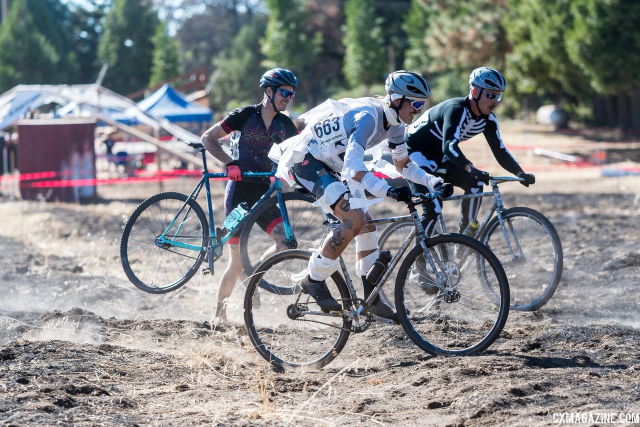 The singlespeed race brought out the costumes. 2018 Surf City Rock Lobster Cup. © J. Vander Stucken / Cyclocross Magazine