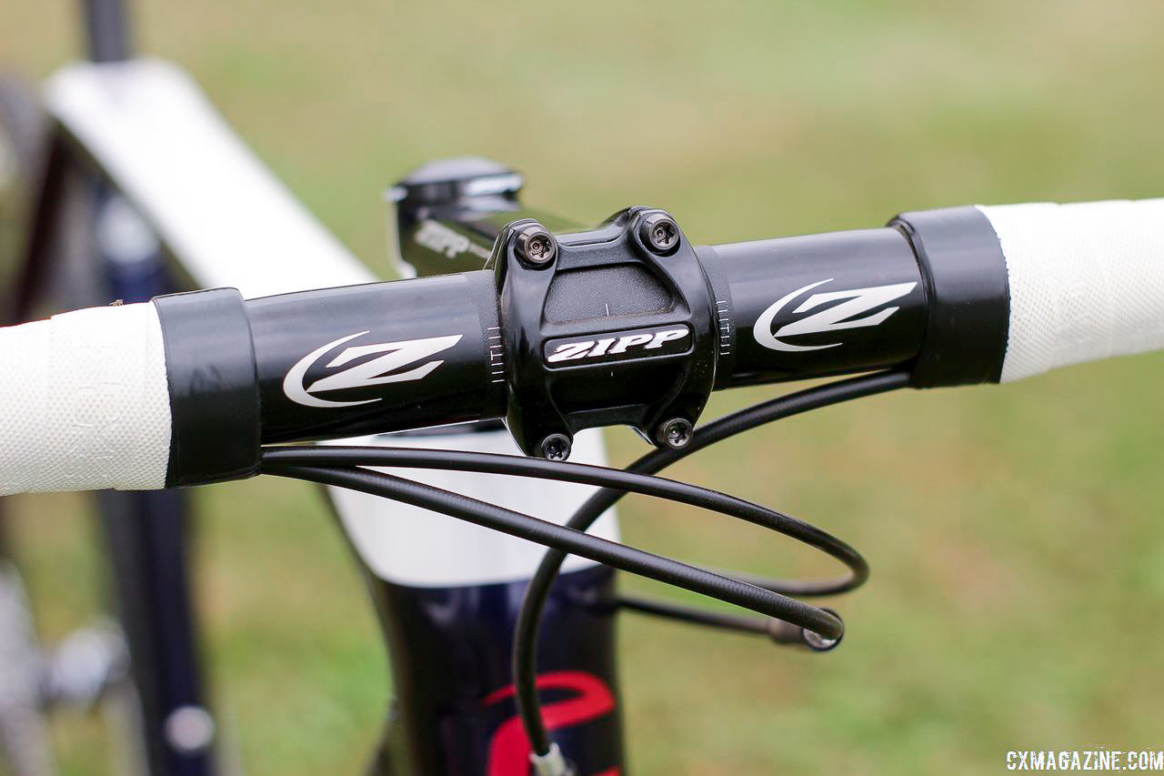 Zipp is a team sponsor, so Hyde uses the Service Course SL handlebar. Stephen Hyde's 2018/19 Cannondale SuperX Cyclocross Bikes. © Z. Schuster / Cyclocross Magazine