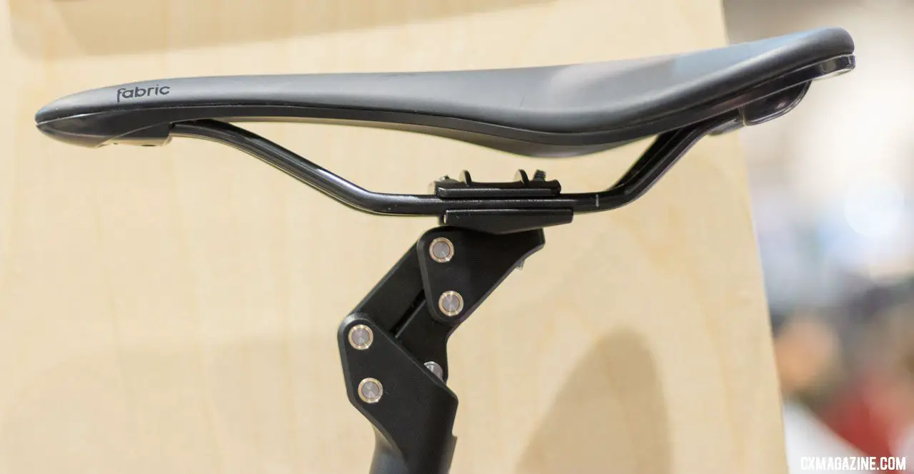 Redshift Sports went back to the drawing board after heaing our concerns with its original one-bolt clamp head and unveiled this two-bolt head at 2018 Interbike. © Cyclocross Magazine