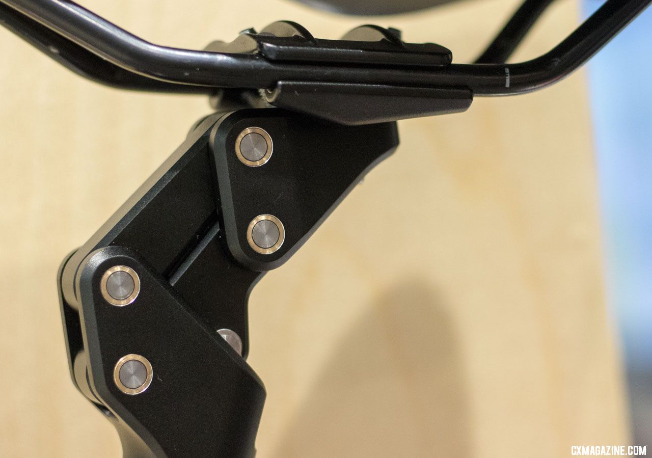 Redshift Sports went back to the drawing board after heaing our concerns with its original one-bolt clamp head and unveiled this two-bolt head at 2018 Interbike. © Cyclocross Magazine