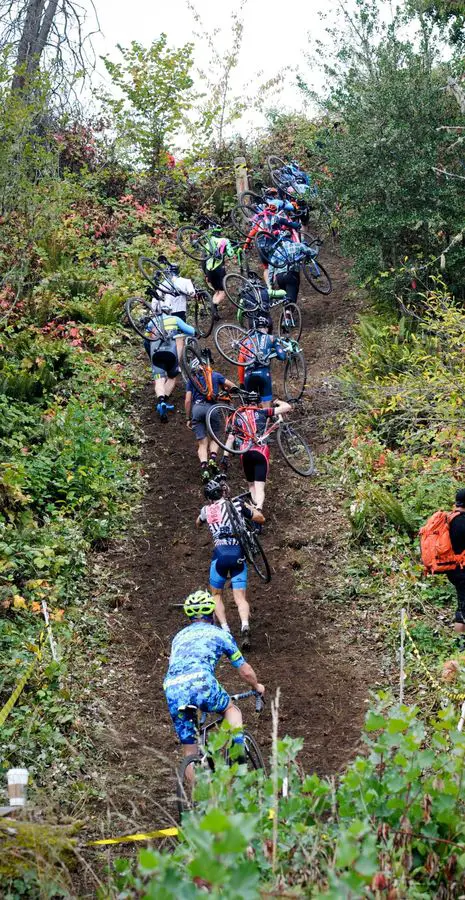 The run-up at Steilacoom Park was steep. 2018 Mooca Liets Veldrijden p/b Rapha Seattle, Lakewood, WA. © Geoffrey Crofoot