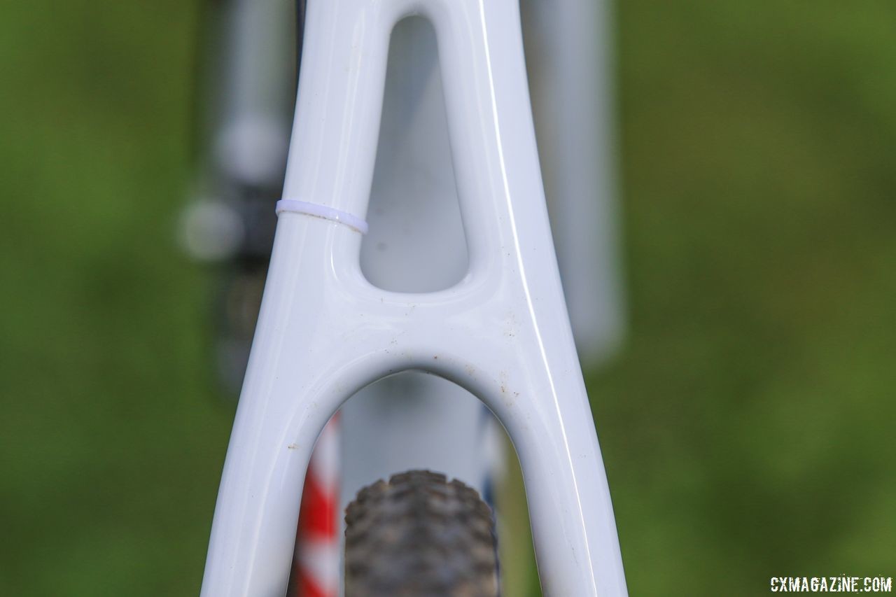 A seat stay bridge may increase frame stiffness, but it also offers a surface on which mud may gather. Helen Wyman's Kindhuman Küdü, 2018 Trek CX Cup, Waterloo. © D. Mable / Cyclocross Magazine