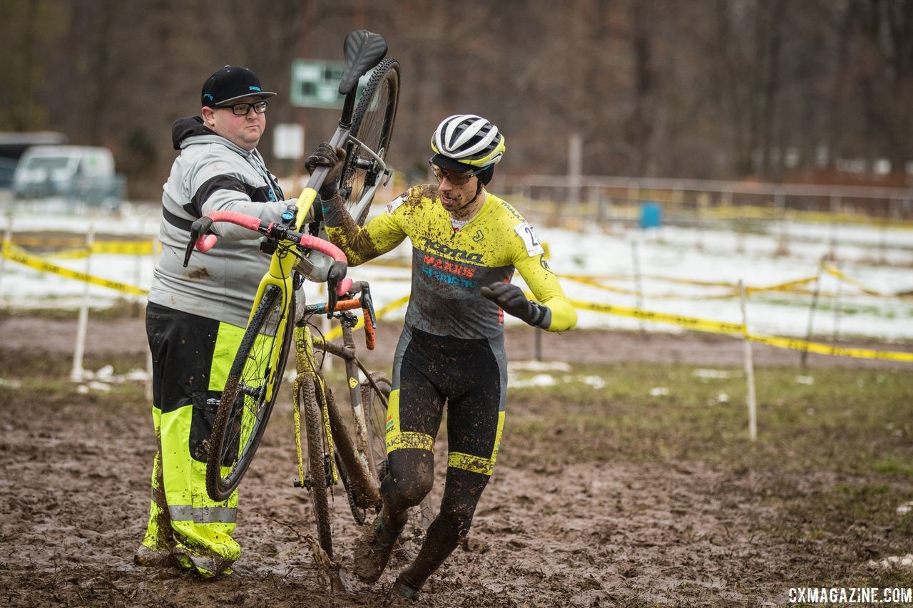 Kerry Werner makes a pit exchange. 2018 Rockland County Supercross Cup Day 2. © Angelica Dixon