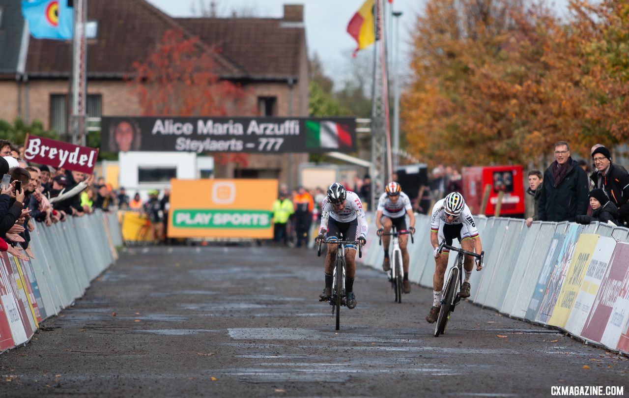 Wyman turned on the jets on her last lap to finish within sight of third. 2018 Superprestige Gavere. © A. Yee / Cyclocross Magazine