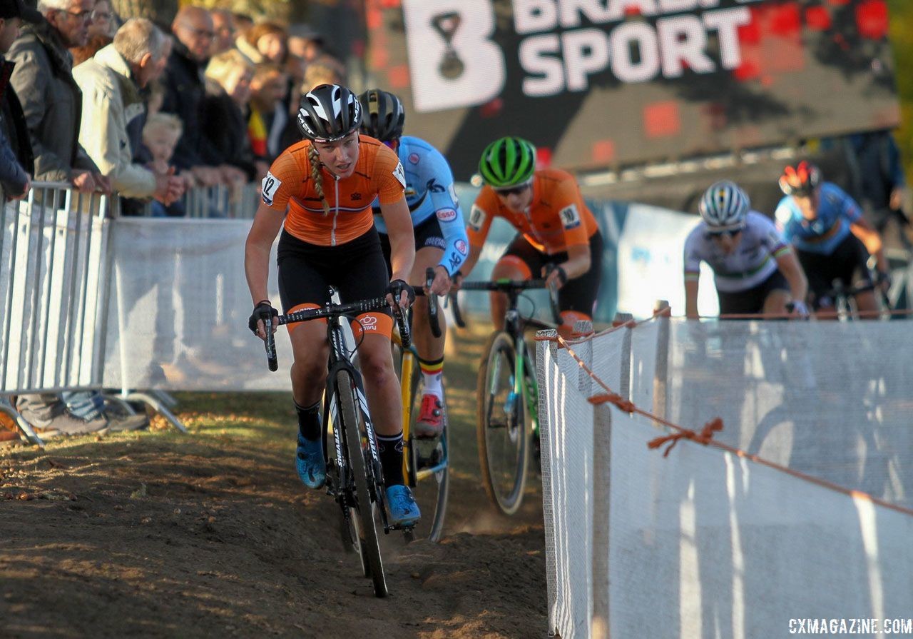 Annemarie Worst pushes the pace at the front. 2018 European Cyclocross Championships, Rosmalen, Netherlands. © B. Hazen / Cyclocross Magazine