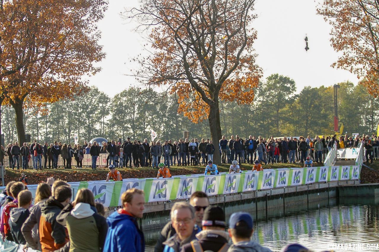 The women pass next to the pond. 2018 European Cyclocross Championships, Rosmalen, Netherlands. © B. Hazen / Cyclocross Magazine