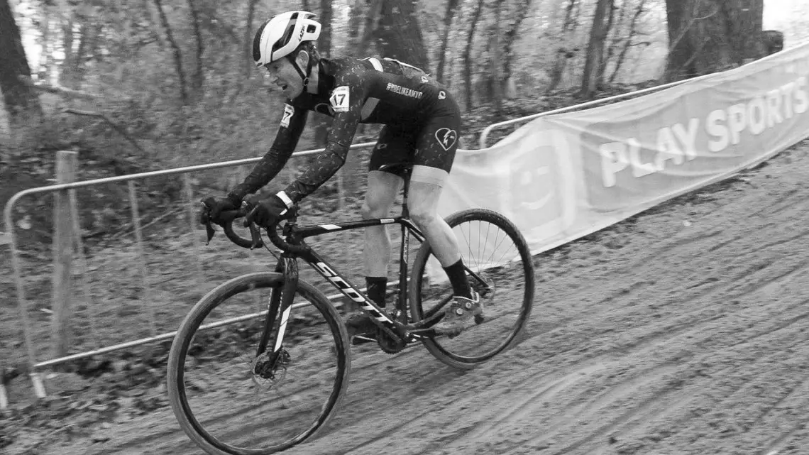 Corey Coogan Cisek stays focused on a descent. 2018 World Cup Koksijde. © B. Hazen / Cyclocross Magazine