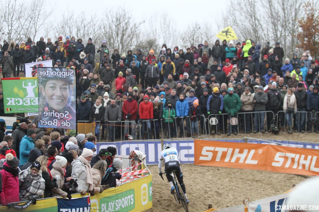 Fans watch on as Van der Poel dominates another World Cup. 2018 World Cup Koksijde. © B. Hazen / Cyclocross Magazine