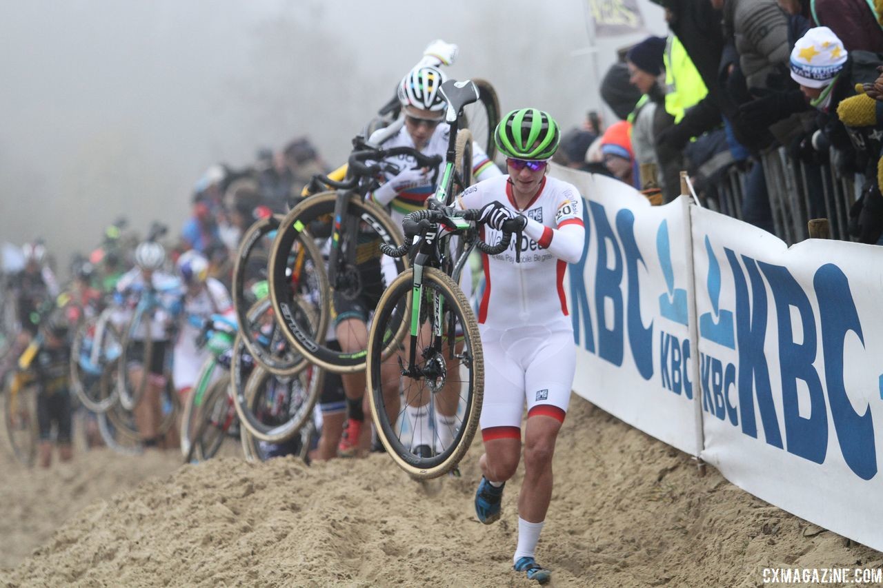 Marianne Vos leads early in the race. 2018 World Cup Koksijde. © B. Hazen / Cyclocross Magazine