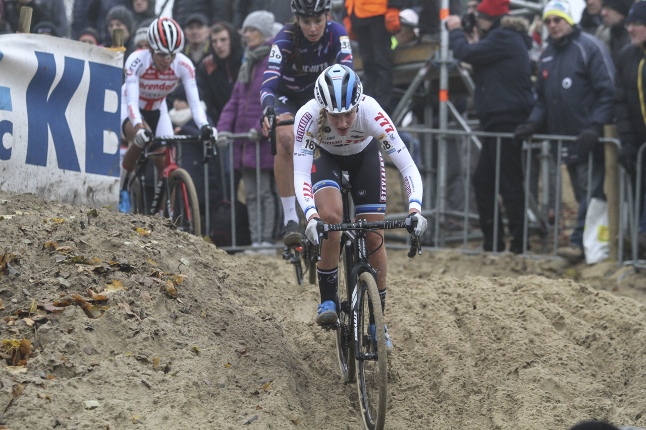 Annemarie Worst leads after one of several lead changes. 2018 World Cup Koksijde. © B. Hazen / Cyclocross Magazine