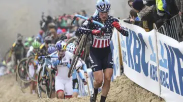 Katie Compton leads a large group of riders. 2018 World Cup Koksijde. © B. Hazen / Cyclocross Magazine