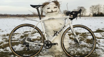 A little snowy cyclocross can help beat the winter blues. © Z. Schuster / Cyclocross Magazine