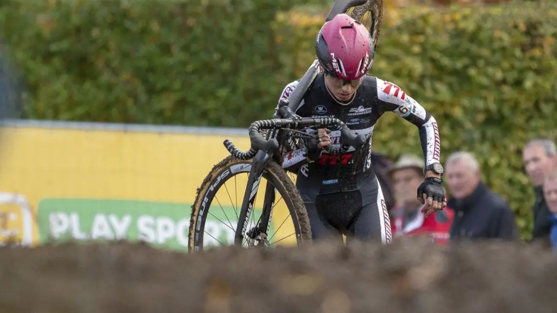 Arzuffi quickly got a big gap on Cant. 2018 Superprestige Gavere. © A. Yee / Cyclocross Magazine