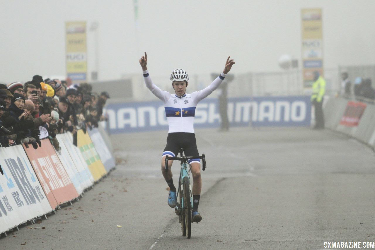 Pim Ronhaar took the Junior Men's win. 2018 World Cup Koksijde. © B. Hazen / Cyclocross Magazine