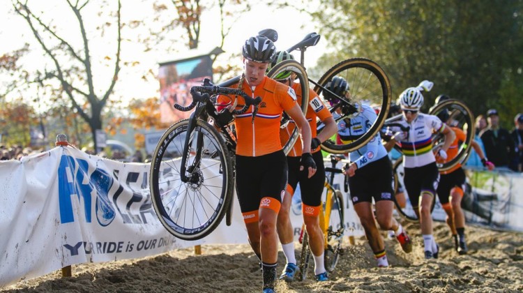 Annemarie Worst leads the top Euros early in the UEC European cyclocross championships. © B. Hazen / Cyclocross Magazine