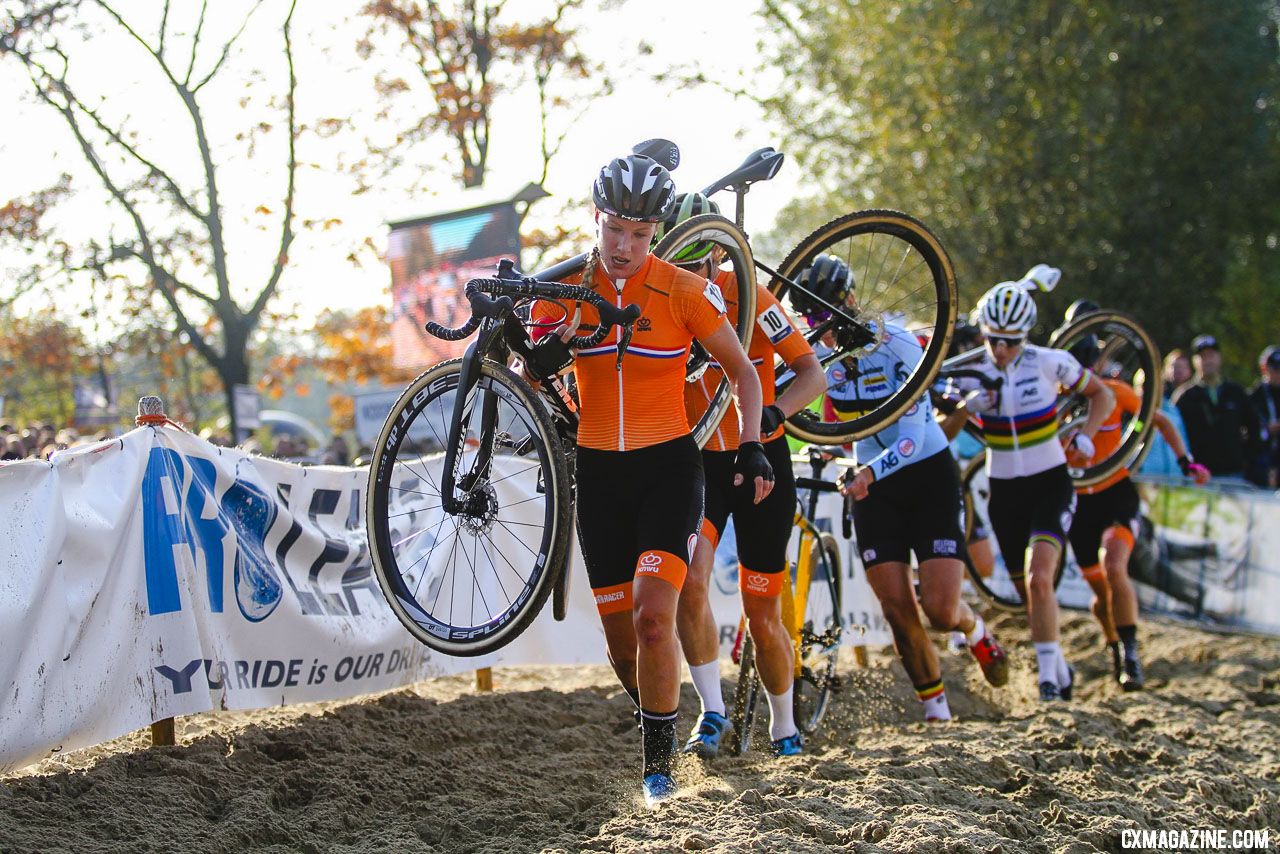 Annemarie Worst leads the top Euros early in the UEC European cyclocross championships. © B. Hazen / Cyclocross Magazine