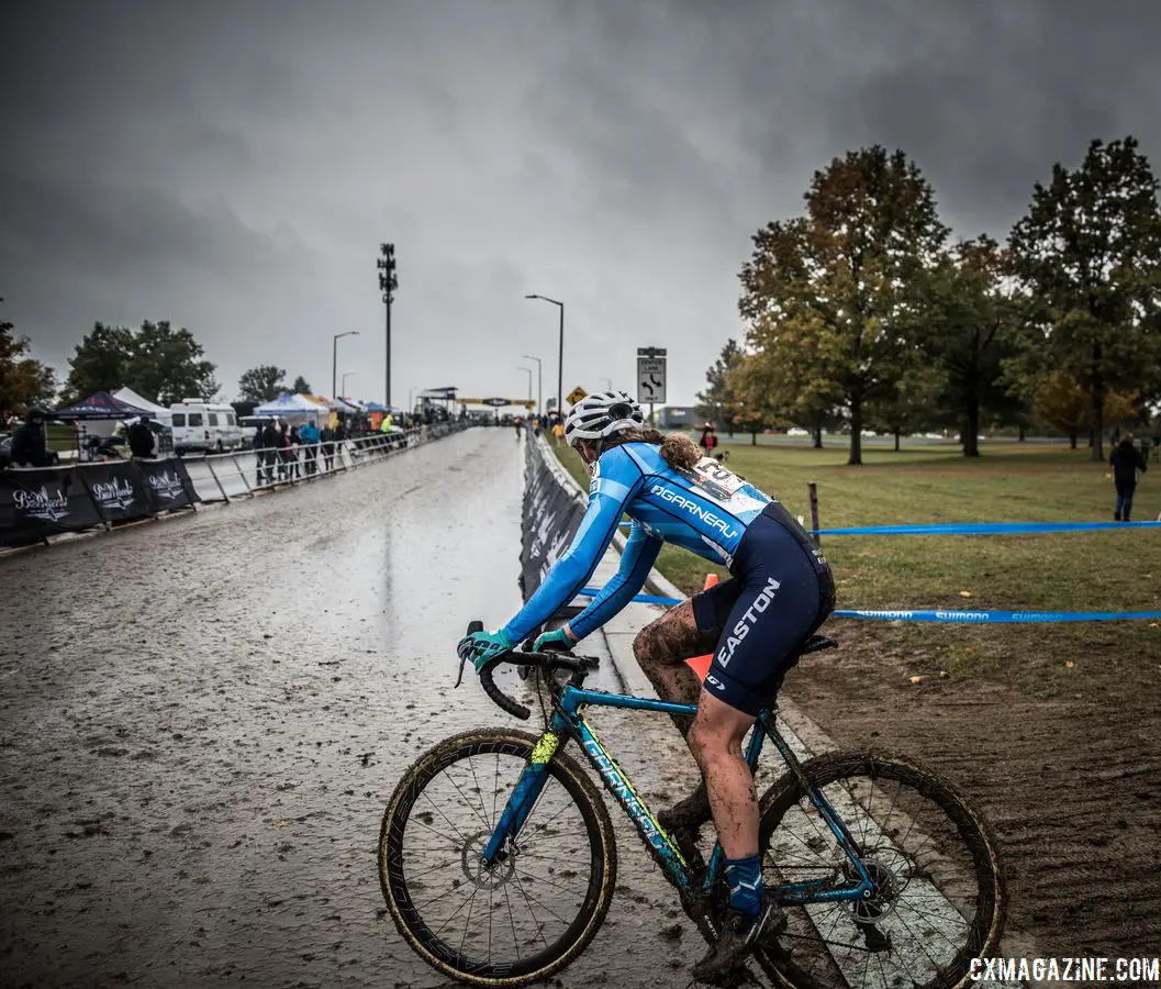Erica Zaveta breaks out onto the start/finish straight. 2018 Cincinnati Cyclocross Day 1. © Greg Davis