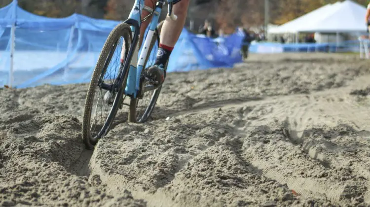 Hitting rut was important for making it through the sand. 2018 Pan-American Cyclocross Championships, Midland, Ontario. © Z. Schuster / Cyclocross Magazine