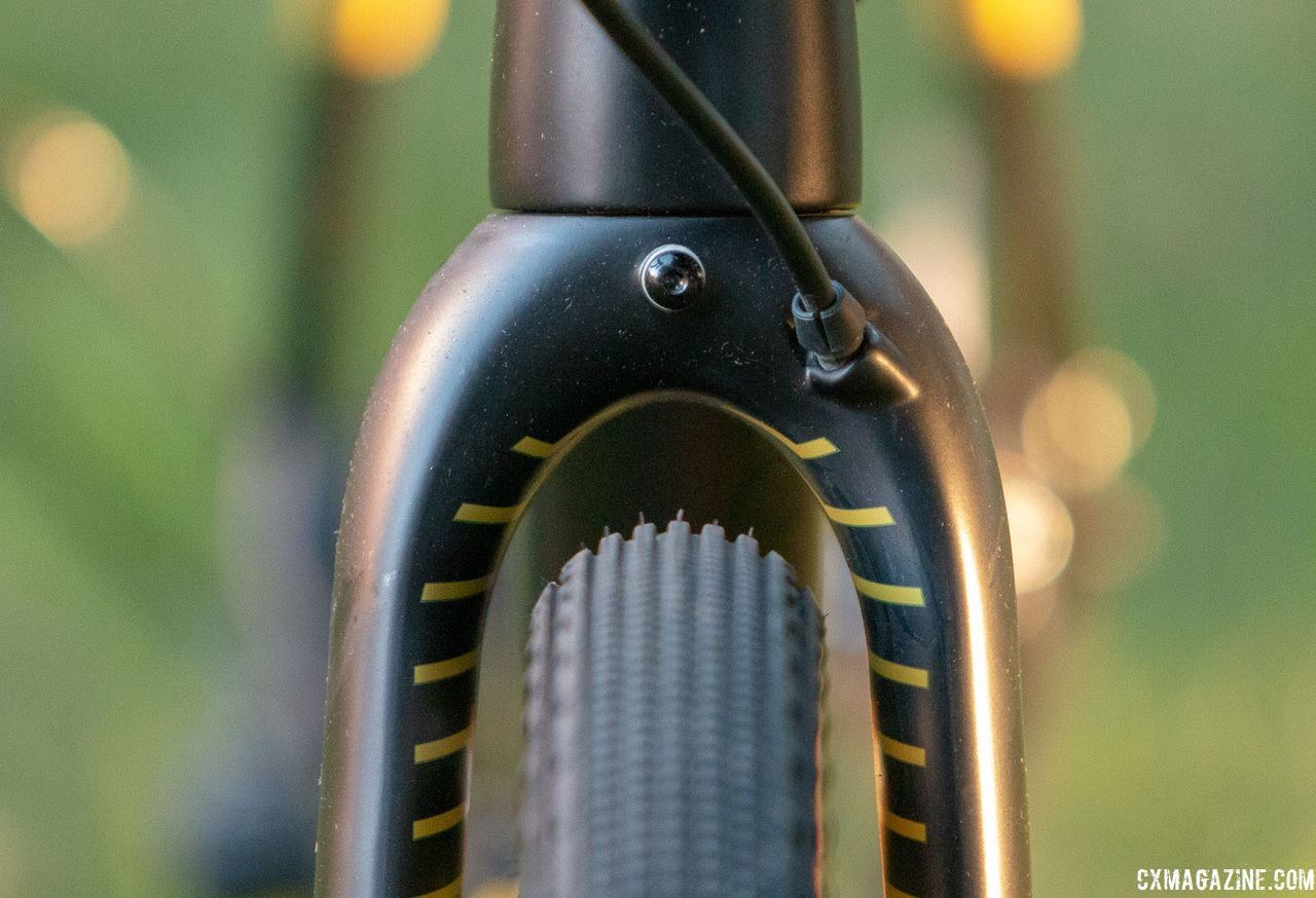 Clearance around the 43mm tire looks a bit tight, so fenders and high volume rubber may be decision rather than a combination. 2019 Fuji Jari Carbon 1.1 Gravel bike. © Cyclocross Magazine