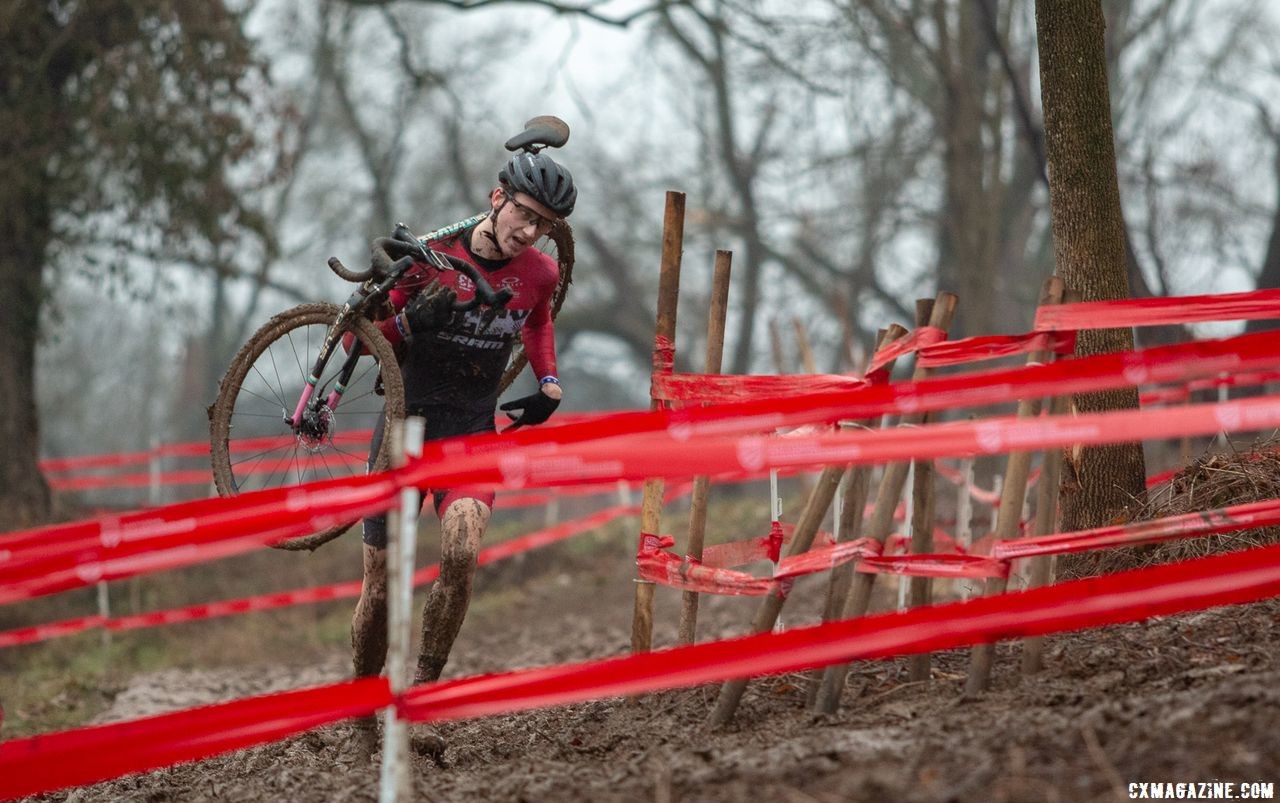 Tall Nick Carter reminds KCCX team manager of Ryan Trebon, and Carter used his long stride to run to a silver medal. Junior Men 17-18. 2018 Cyclocross National Championships, Louisville, KY. © A. Yee / Cyclocross Magazine