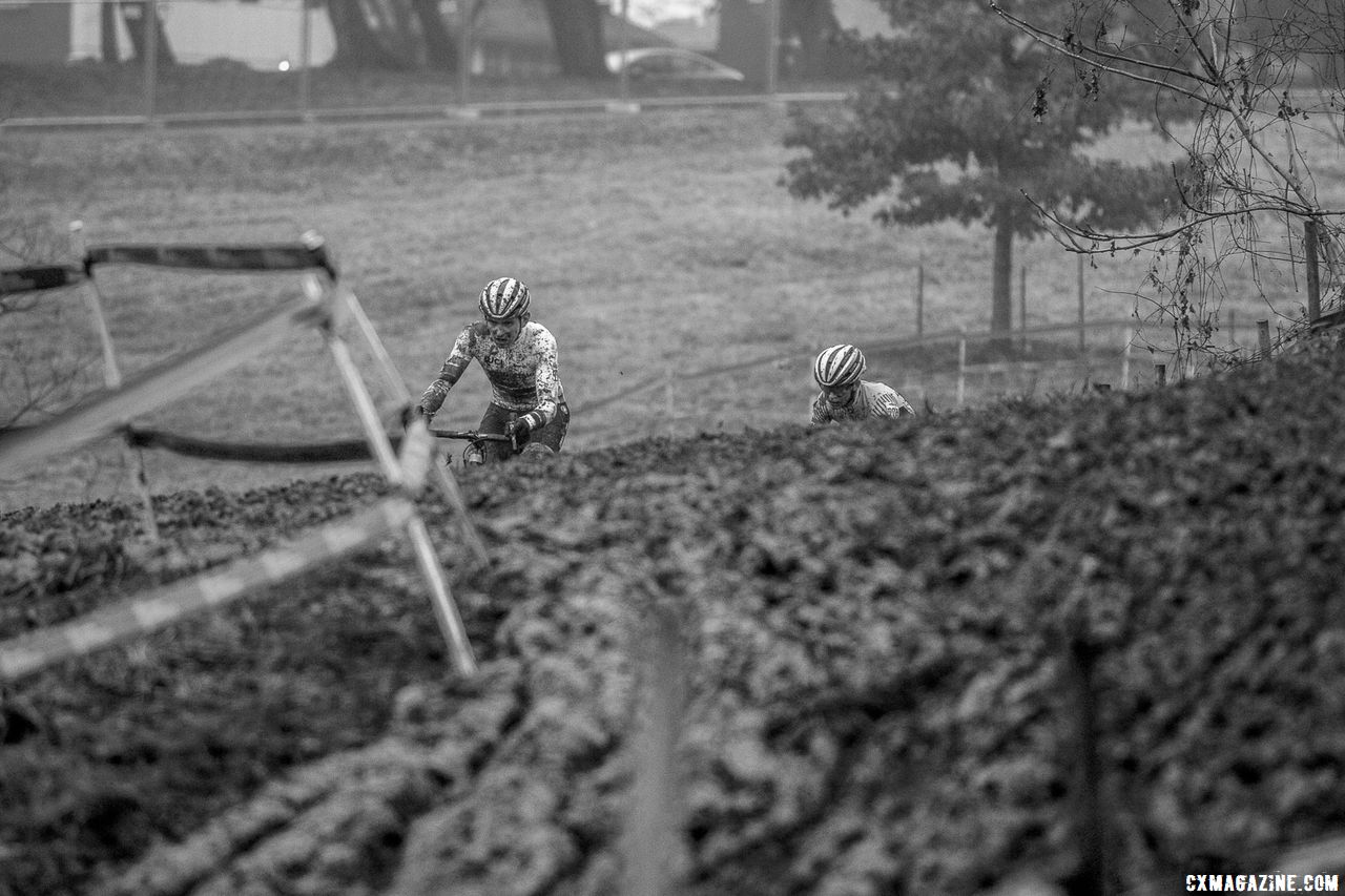 Sheffield leads Morton up one of the tricky off-cambers. Junior Men 17-18. 2018 Cyclocross National Championships, Louisville, KY. © A. Yee / Cyclocross Magazine