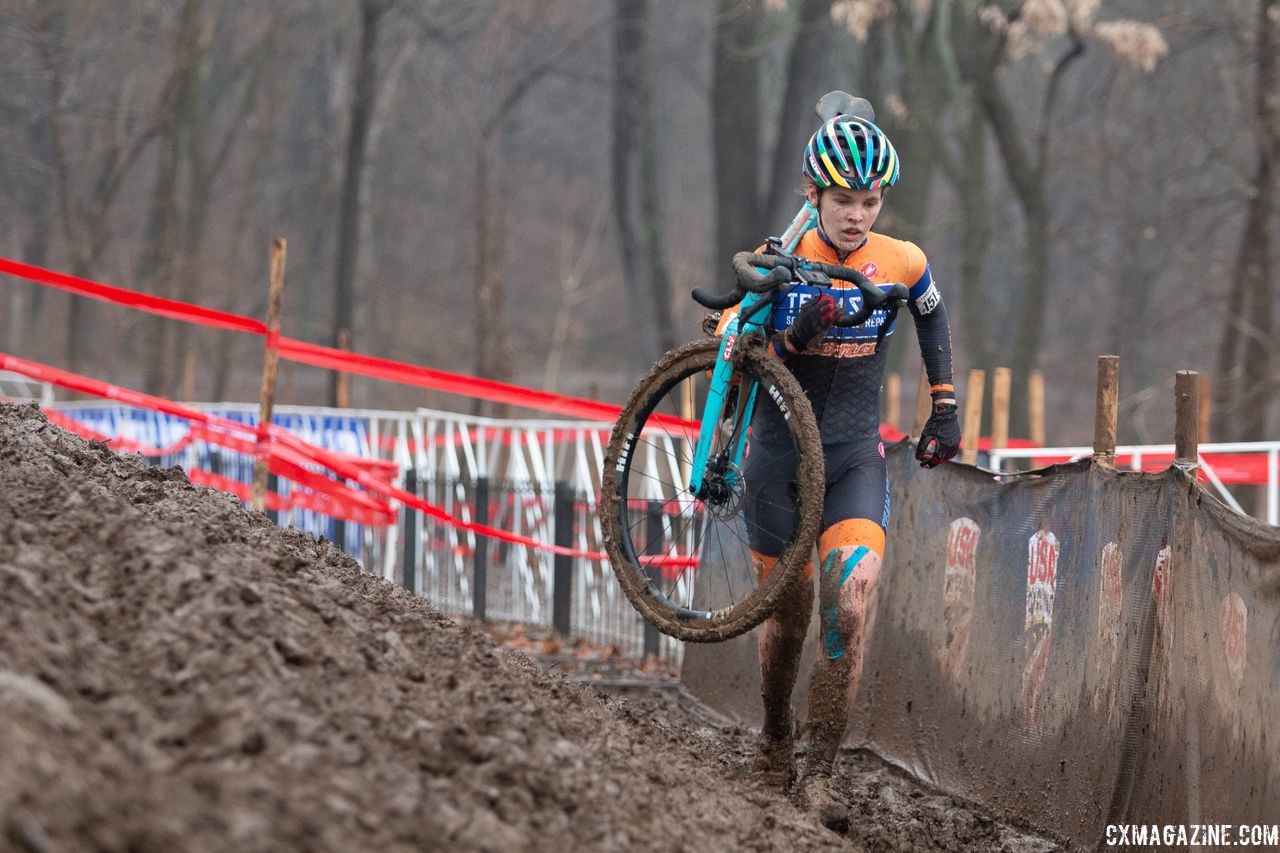 Clara Honsinger runs through the off-camber. U23 Women. 2018 Cyclocross National Championships, Louisville, KY. © A. Yee / Cyclocross Magazine