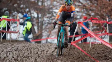 Clara Honsinger drops down the big descent. U23 Women. 2018 Cyclocross National Championships, Louisville, KY. © A. Yee / Cyclocross Magazine