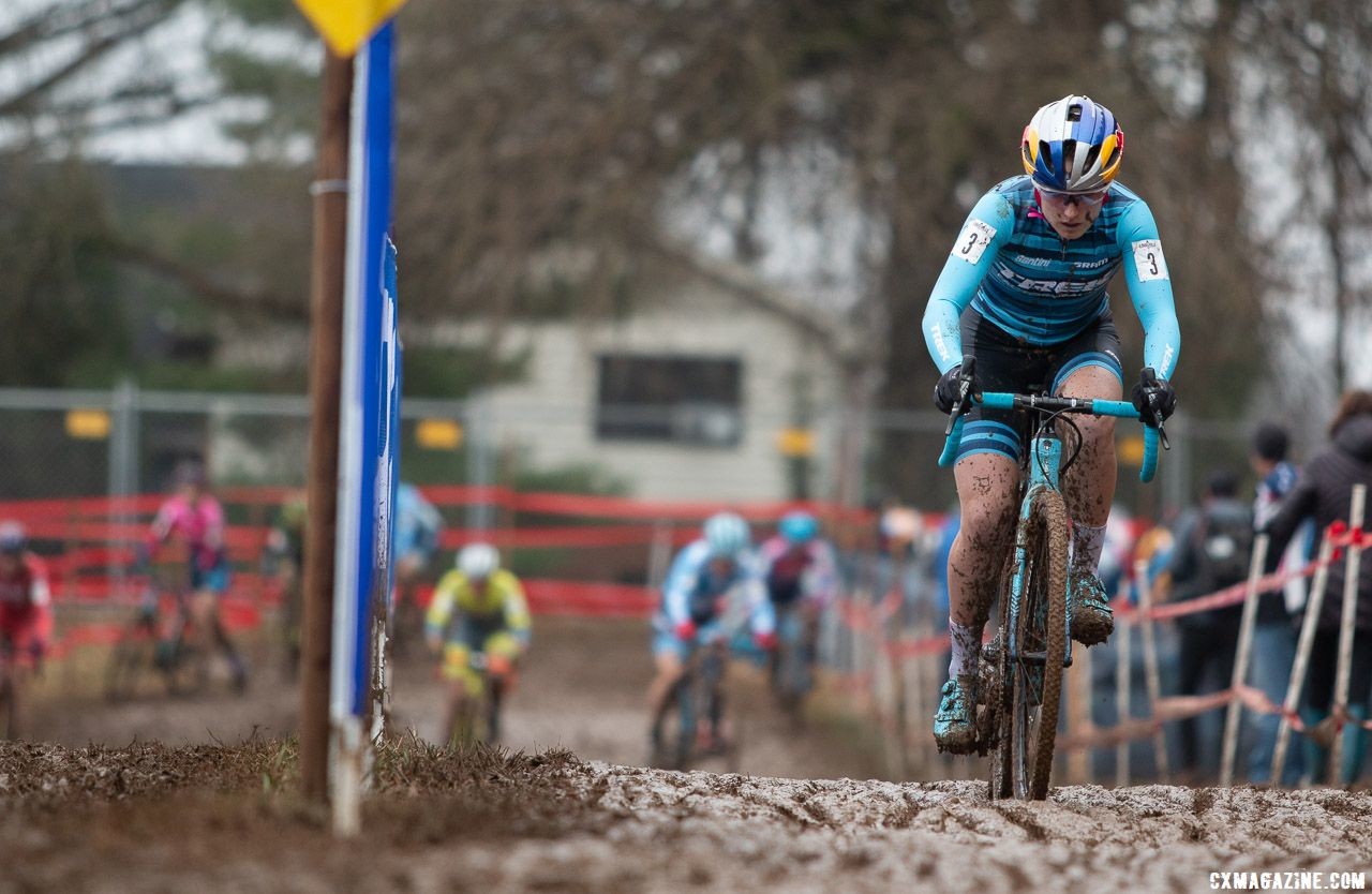 Ellen Noble got out to a fast start, leading past Pit 1. Elite Women. 2018 Cyclocross National Championships, Louisville, KY. © A. Yee / Cyclocross Magazine