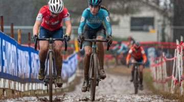 Ella Brenneman and Haydn Hludzinski battle for position in the sand. Junior Women 13-14. 2018 Cyclocross National Championships, Louisville, KY. © A. Yee / Cyclocross Magazine