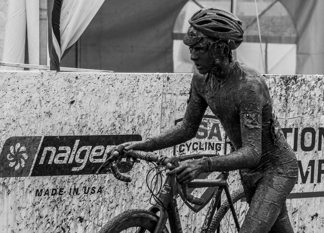 As mud accumulated on riders it became impossible to identify them. Junior Men 15-16. 2018 Cyclocross National Championships, Louisville, KY. © A. Yee / Cyclocross Magazine