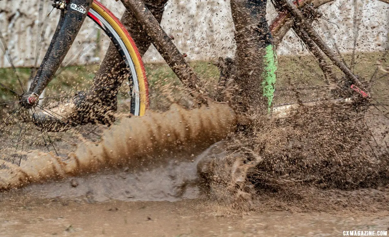 The Junior Women 13-14 made a splash, in more ways than one. 2018 Cyclocross National Championships, Louisville, KY. © A. Yee / Cyclocross Magazine