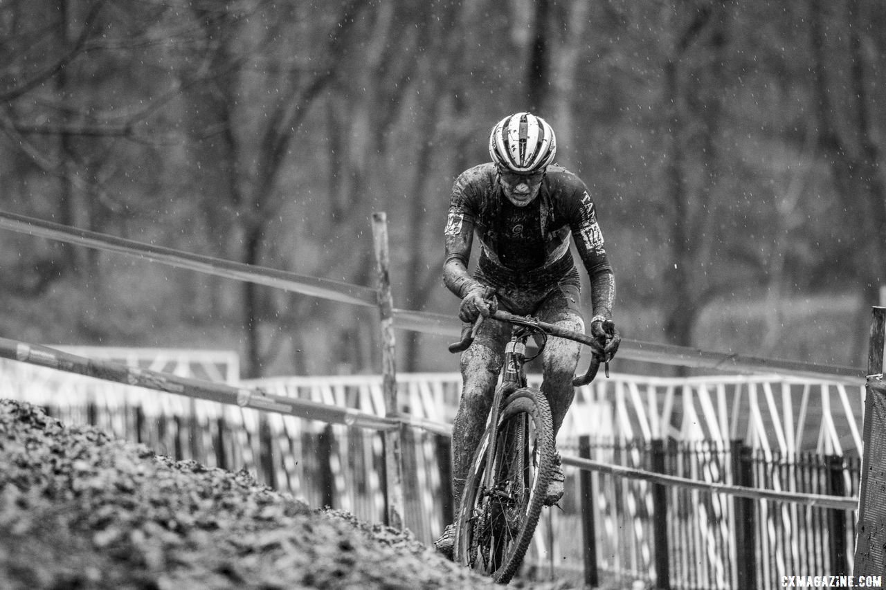 The rain made for treacherous conditions. Collegiate Club Men. 2018 Cyclocross National Championships, Louisville, KY. © A. Yee / Cyclocross Magazine