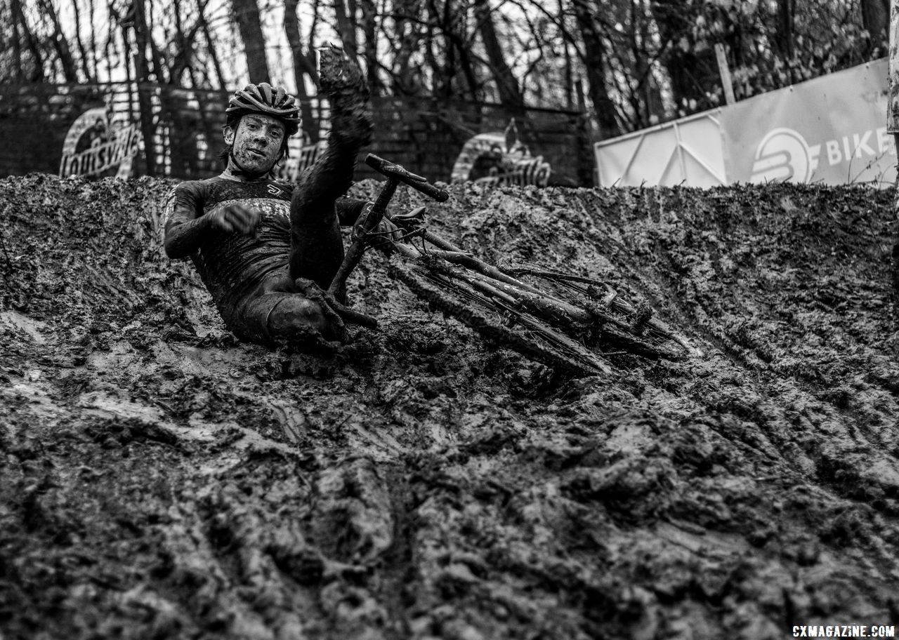 Riders used any means necessary to descend. Collegiate Varsity Men. 2018 Cyclocross National Championships, Louisville, KY. © A. Yee / Cyclocross Magazine