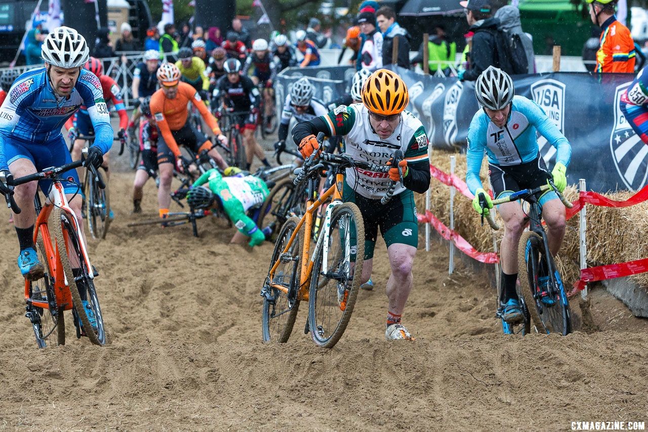 It was a melee in the sandpit. Masters Men 40-44. 2018 Cyclocross National Championships, Louisville, KY. © K. Baumgardt / Cyclocross Magazine