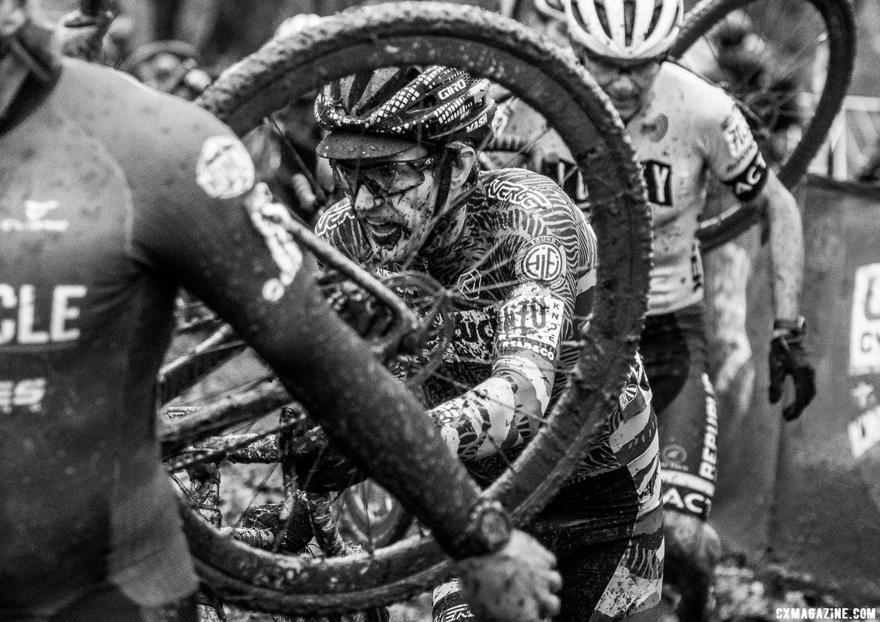 With 175 starters, there was a lot of lap traffic. Singlespeed Men. 2018 Cyclocross National Championships, Louisville, KY. © A. Yee / Cyclocross Magazine