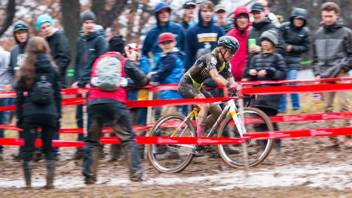 Sarah Sturm streaks down the descent as fans cheer her on. Singlespeed Women. 2018 Cyclocross National Championships, Louisville, KY. © A. Yee / Cyclocross Magazine