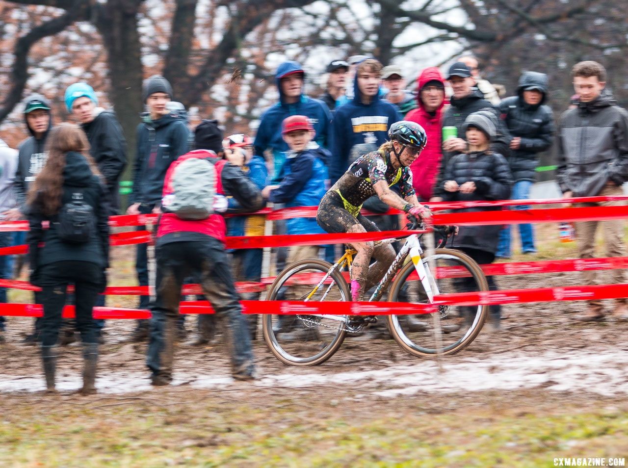 The single speed category is known for its less than formal attitude. Singlespeed Women. 2018 Cyclocross National Championships, Louisville, KY. © A. Yee / Cyclocross Magazine