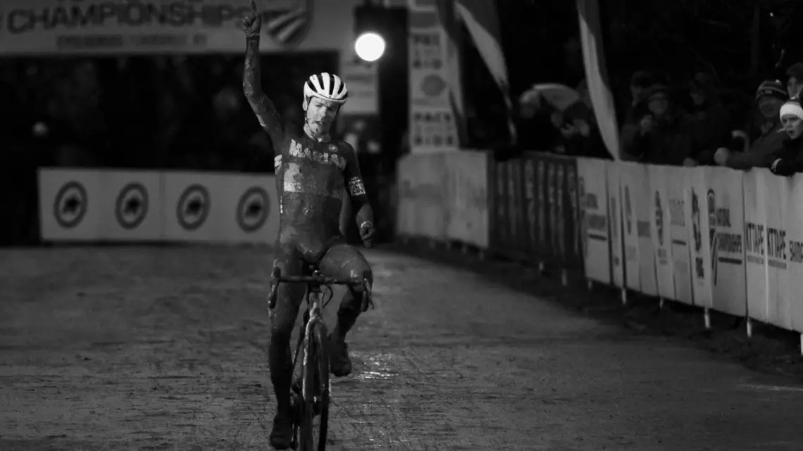 Caleb Swartz ran and pushed through the mud to win the Collegiate Varsity race. 2018 Cyclocross National Championships, Louisville, KY. © A. Yee / Cyclocross Magazine