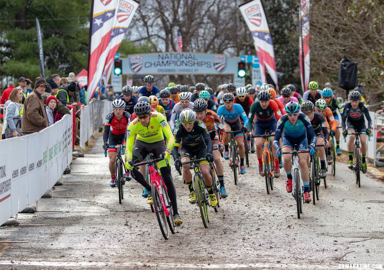 Chris Drummond led off the pavement in lap one. Masters Men 35-59. 2018 Cyclocross National Championships, Louisville, KY. © A. Yee / Cyclocross Magazine