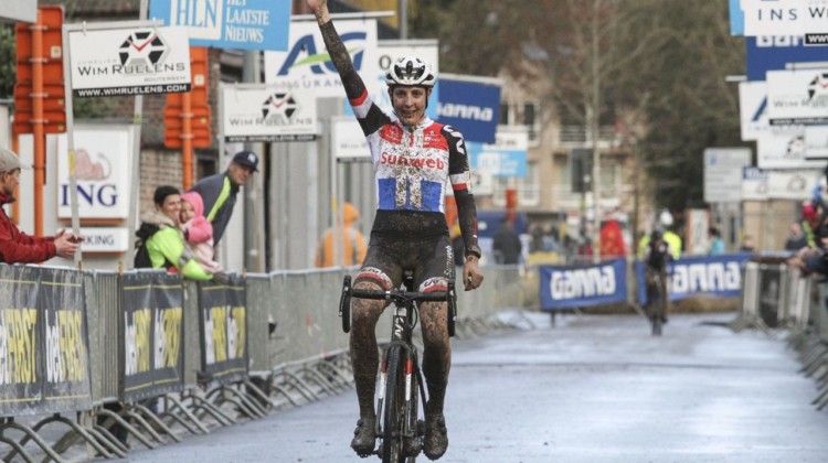 Lucinda Brand celebrates her Druivencross win. 2018 Vlaamse Druivencross Overijse. © B. Hazen / Cyclocross Magazine