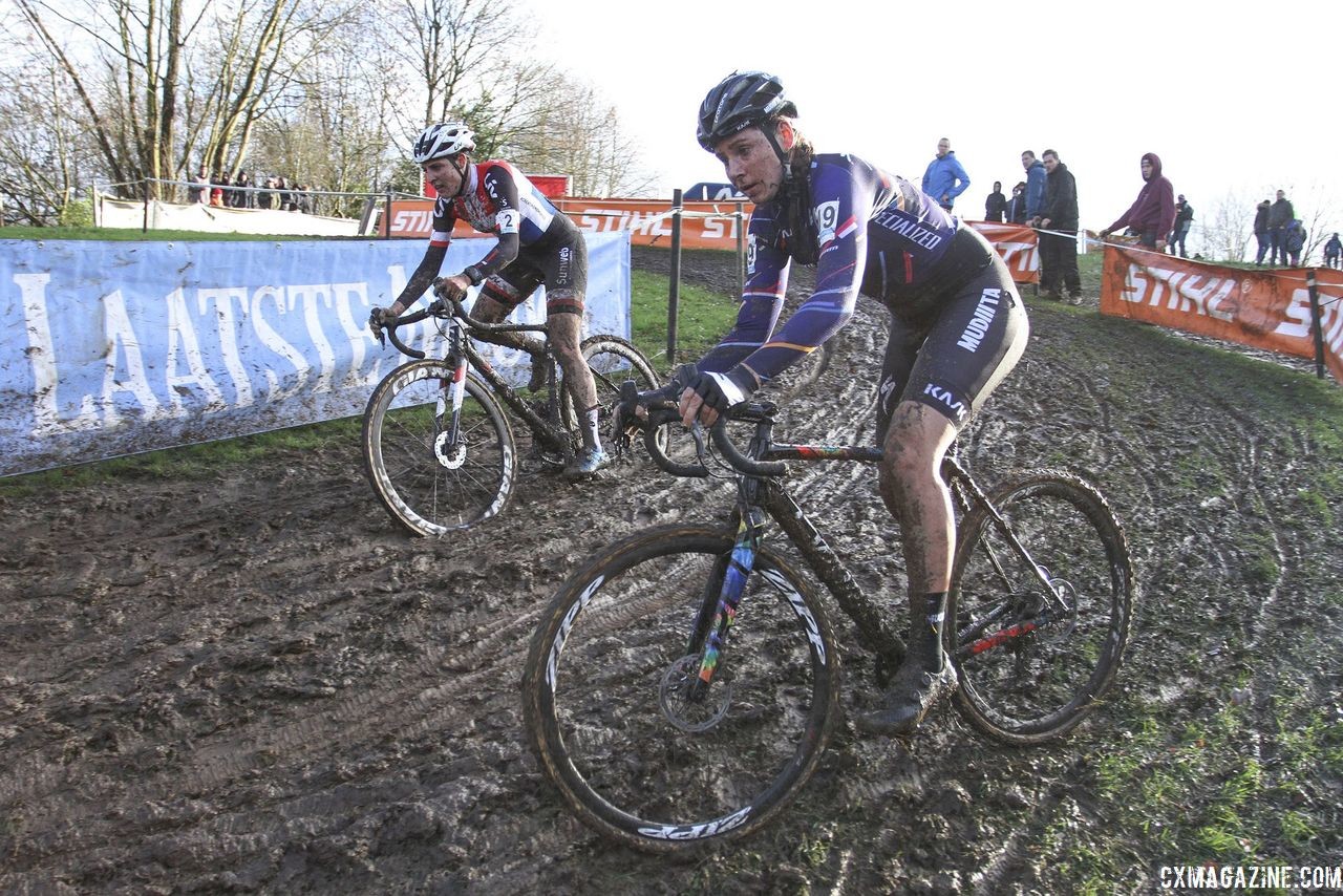 Nikki Brammeier and Lucinda Brand battle for position. 2018 Vlaamse Druivencross Overijse. © B. Hazen / Cyclocross Magazine