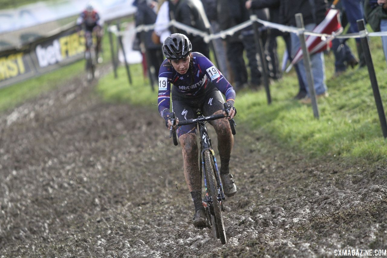 Nikki Brammeier leads Lucinda Brand. 2018 Vlaamse Druivencross Overijse. © B. Hazen / Cyclocross Magazine