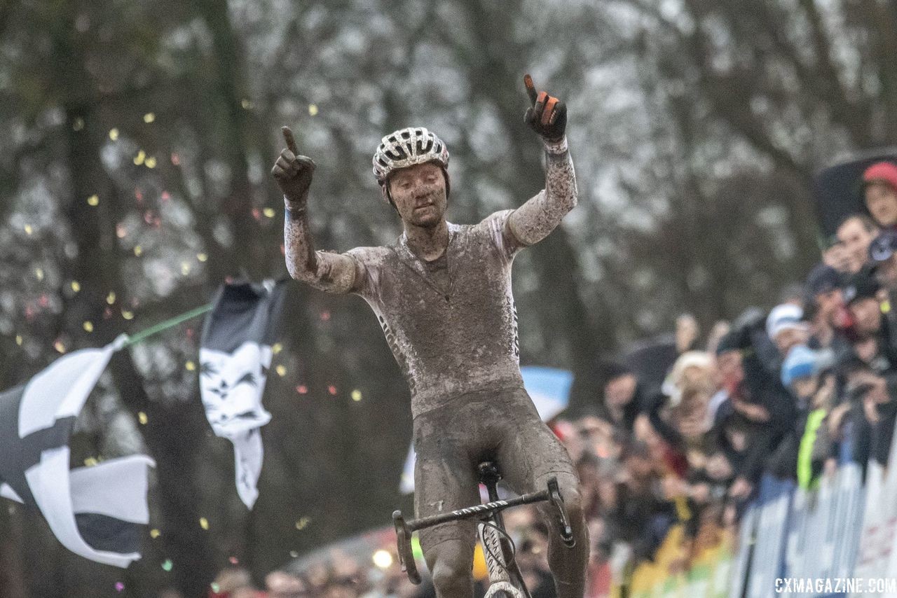 Mathieu van der Poel got some revenge at World Cup Namur on Sunday. 2018 World Cup Namur. © B. Hazen / Cyclocross Magazine