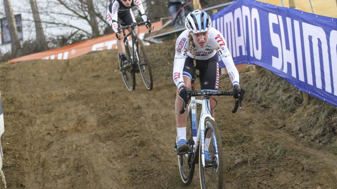 Annemarie Worst got tangled up in a crash 15 seconds in and raced all the way back to ninth. 2018 World Cup Heusden-Zolder. © B. Hazen / Cyclocross Magazine