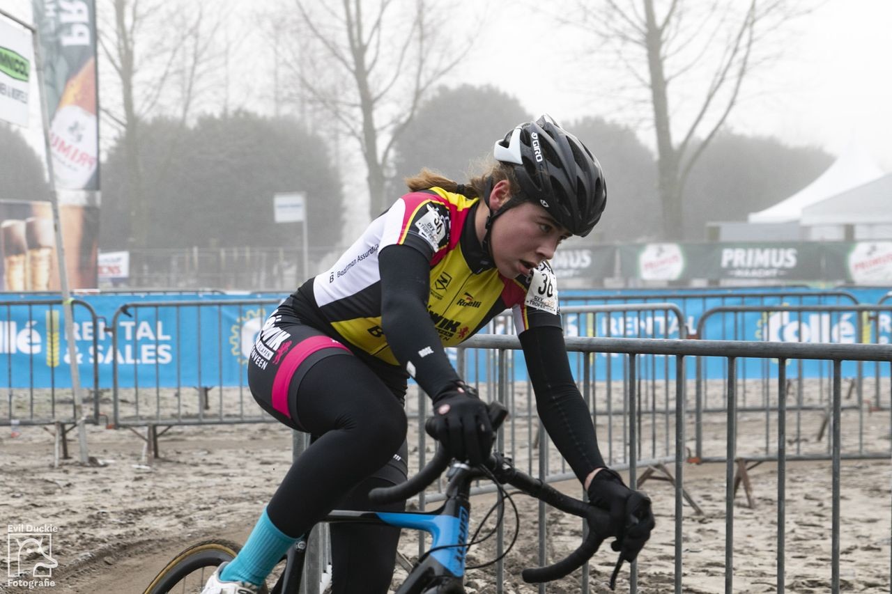 Sofie van Rooijen won the Helen100 Trophy race.. 2018 Helen100 Trophy Junior Women Race, Azencross Loenhout. © Hans van der Maarel